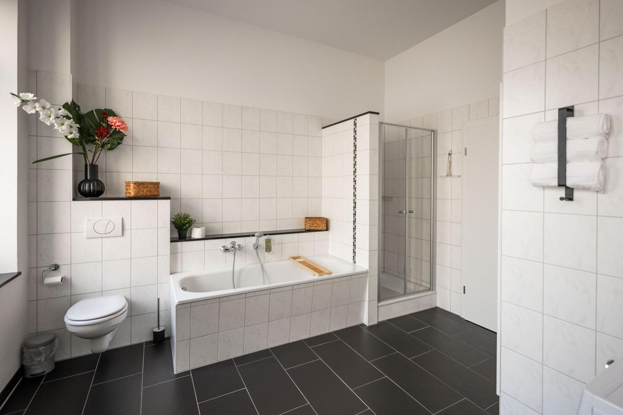 T21 - Apartment Direkt Im Zentrum Mit Parkplatz 开姆尼茨 外观 照片