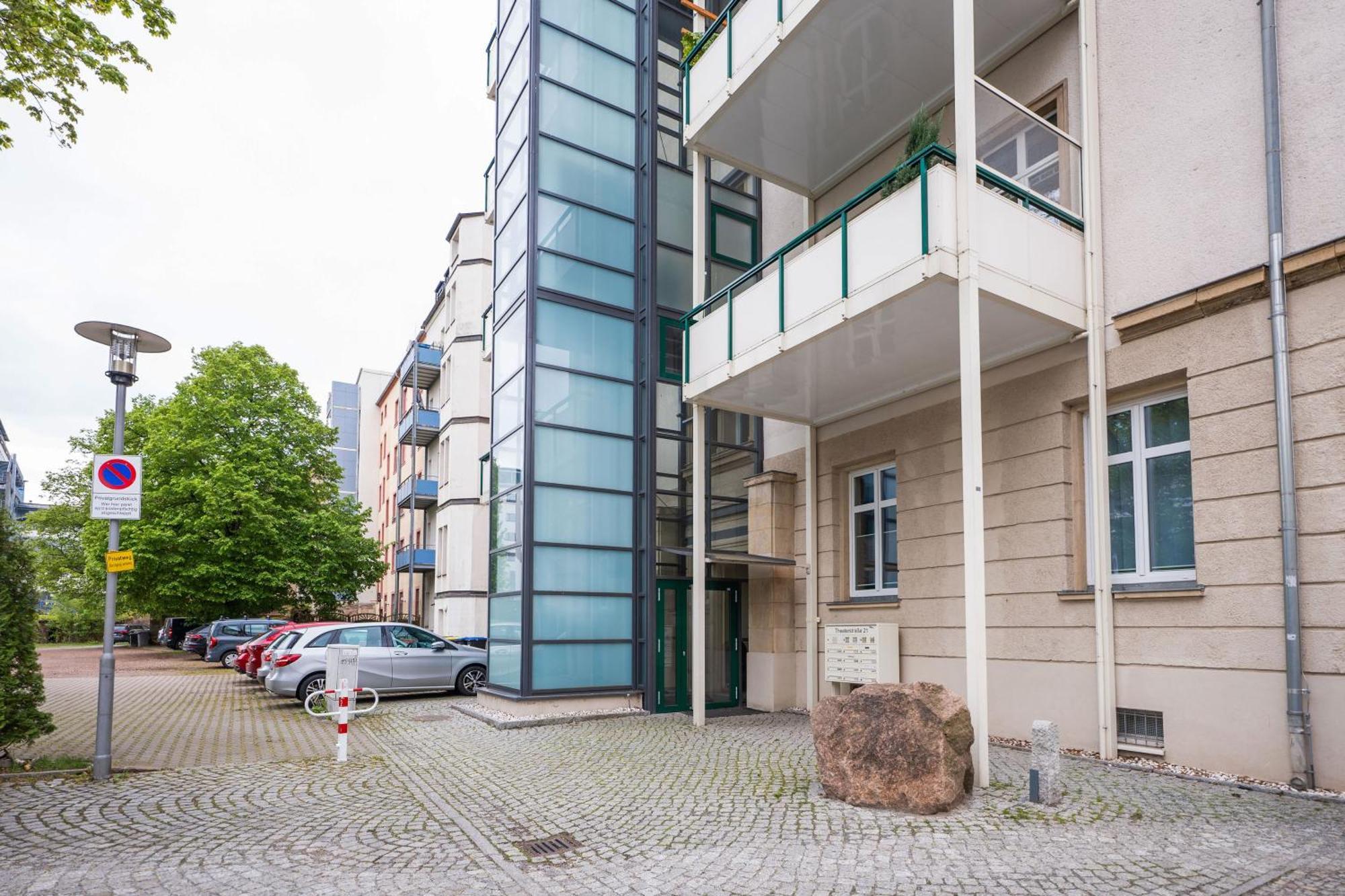 T21 - Apartment Direkt Im Zentrum Mit Parkplatz 开姆尼茨 外观 照片